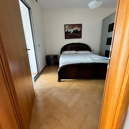 Apartamento Robert Tirana